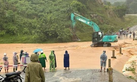 Bão số 4 làm 3 người chết, hàng trăm ngôi nhà ở miền Trung hư hỏng