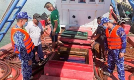 'Nóng' buôn lậu giáp Tết: Chặn đường bộ, đổ xô xuống đường biển 