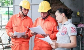 Tăng giá điện: Người dân lo áp lực, doanh nghiệp sợ ‘đu’ phí 