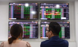 Chứng khoán hôm nay: Mua lo 'đu' đỉnh, bán sợ lỡ sóng?