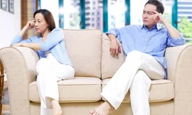 Nhà trường bắt phụ huynh đóng phí 'ôm' cho con