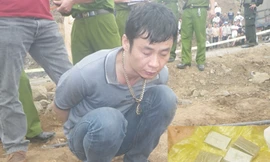 Đối tượng Đỗ Huy Hoàng (37 tuổi, trú tại Cầu Tó, Cầu Bươu, Thanh Trì, Hà Nội) bị cơ quan điều tra bắt giữ ngày 3/4 trong chuyên án trinh sát 565-H triệt phá đường dây ma túy liên quan đến nhiều đối tượng cộm cán ở nhiều tỉnh, thành phố. Ảnh: Tuấn Nguyễn