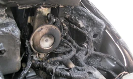 Phần dây điện và một số bộ phận đầu xe bị cháy