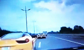 'Thiếu gia' đua siêu xe trên đường cao tốc