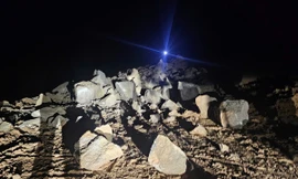 Nổ mìn phá khối đá nặng 100 tấn, dự kiến chiều mai thông xe đèo nối Nha Trang - Đà Lạt