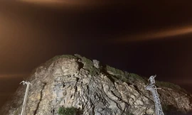 Mời chuyên gia xử lý khối đá ‘khủng’ nằm chênh vênh trên đèo Nha Trang