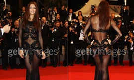 Mẫu Playboy 'đại náo' LHP Cannes với váy trong suốt