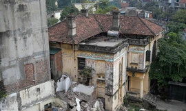 Tận thấy biệt thự cổ trạm phát sóng Bạch Mai