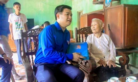 Hành trình tri ân xúc động của các đảng viên trẻ tiêu biểu