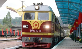 Nhìn gần đoàn tàu bọc thép Triều Tiên ở ga Đồng Đăng