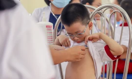 Khám sức khoẻ miễn phí cho hàng nghìn học sinh khu Rạng Đông