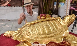 Tận thấy 'cụ rùa Hồ Gươm' khổng lồ được mạ vàng 9999