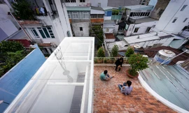 Gia chủ Sài Gòn có thể tiếp khách trên mái nhà