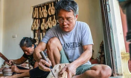 Gặp người 'thổi hồn' vào bánh trung thu truyền thống