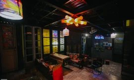 Độc đáo quán cà phê thiết kế hoàn toàn bằng đồ tái chế