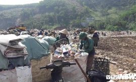 Phận người 'bới rác tìm cơm' tại bãi rác lớn nhất Đà Nẵng