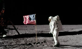 Hình ảnh ấn tượng, xúc động ngày con người lần đầu đặt chân lên Mặt Trăng 50 năm trước