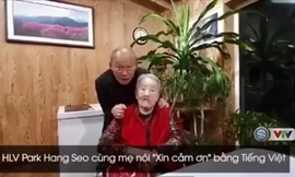 HLV Park Hang-seo gây sốt khi tập cho mẹ nói câu 'Xin cám ơn' bằng tiếng Việt