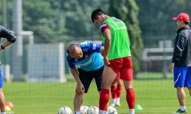 Tuyển Việt Nam bất ngờ đổi lịch 'luyện công'