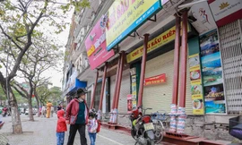 Dàn cột sắt 'khủng' giữ cho nhà không đổ trên phố Hà Nội