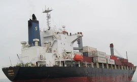 Giải cứu tàu hơn 17 nghìn tấn mắc cạn