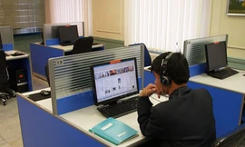 Một người Triều Tiên đang dùng mạng