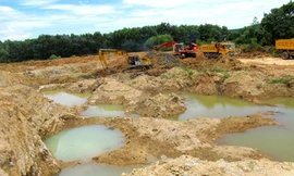 Lợi dụng chủ trương, đua nhau xâu xé