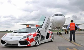 Lamborghini Aventador làm xe công ở sân bay