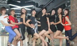 Các thí sinh cũ của Top Model tái hợp đêm chung kết