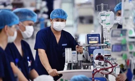 Tiêu cực đấu thầu thiết bị y tế, giáo dục: Hàng loạt quan chức 'ngã ngựa'