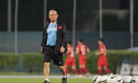 HLV Park Hang Seo có thể theo dõi trực tiếp trận đấu của Indonesia và Thái Lan đêm nay để chuẩn bị cho trận đấu gặp Indonesia ngày 7/6. Ảnh: Hữu Phạm 