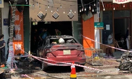 Bên trong căn nhà bị ngọn lửa thiêu rụi. Ảnh: Nguyễn Ngọc