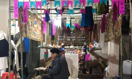 Ông thầy đang làm lễ