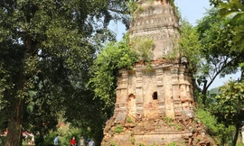 Linh thiêng tháp cổ