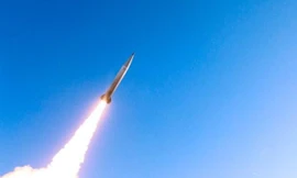 Tên lửa chính xác tầm xa của Lockheed Martin trong một vụ phóng thử nghiệm hồi tháng 5/2021. (Nguồn: defensedaily.com)