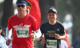 Ông Đoàn Ngọc Hải chinh phục cự ly 42,195km tại Tiền Phong Marathon 2021. Ảnh: BTC