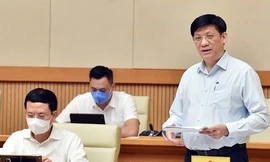 Bộ trưởng Bộ Y tế phát biểu tại phiên họp (Ảnh: Nhật Minh)