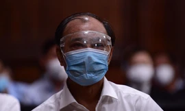 Bị đề nghị mức án lên tới 30 năm tù, ông Lê Tấn Hùng khóc nghẹn khi tự bào chữa 