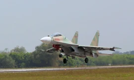 Không quân Việt Nam dội bom, bắn rốc két vào mục tiêu