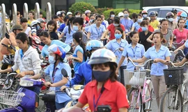 Công nhân Khu công nghiệp Thủ Dầu Một (Bình Dương). Ảnh: PV