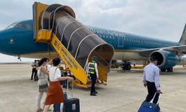 Thời COVID, rất ít chuyến bay được thực hiện ngay cả trên “đường bay vàng”. Ảnh: Như Ý