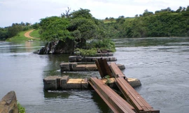 Hình ảnh hồ chứa nước bị vỡ bờ