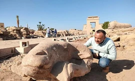 Một chiếc đầu tượng vừa được tìm thấy ở "Đại lộ Nhân sư"