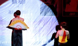 Thôn nữ UNETI gợi cảm… lấy nước, ngủ trưa