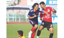 B.Bình Dương vượt qua ĐTLA Ảnh: T.Vũ