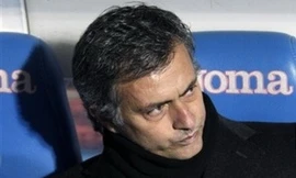 Beckenbauer bất ngờ gọi Mourinho là 'kẻ vô học'