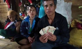 Phát hiện 10 triệu trong quần áo cũ được tặng từ thiện, gia đình nghèo tìm cách trả lại