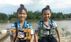 Sáng chế áo phao cứu sinh bằng vỏ chai nhựa của học sinh lớp 5 trở nên “hot” trong mùa lũ
