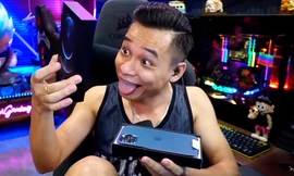 Hot streamer Độ Mixi quay clip “đập hộp” iPhone 12 Pro Max cùng loạt biểu cảm cực “bá đạo“