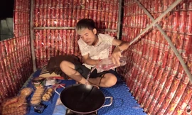 Sau khi bị phạt hàng triệu đồng, Hưng Vlog tiếp tục làm clip vô bổ khiến netizen ngán ngẩm